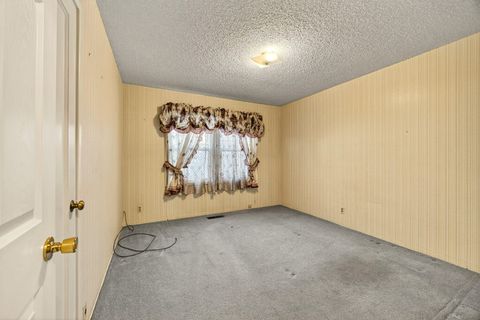Tiny photo for 6 S Groveland Avenue, Medford, OR 97504 (MLS # 220212325)