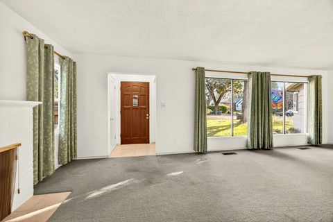 Tiny photo for 6 S Groveland Avenue, Medford, OR 97504 (MLS # 220212325)