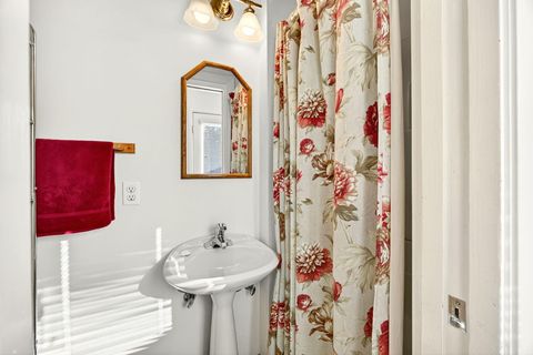 Tiny photo for 6 S Groveland Avenue, Medford, OR 97504 (MLS # 220212325)