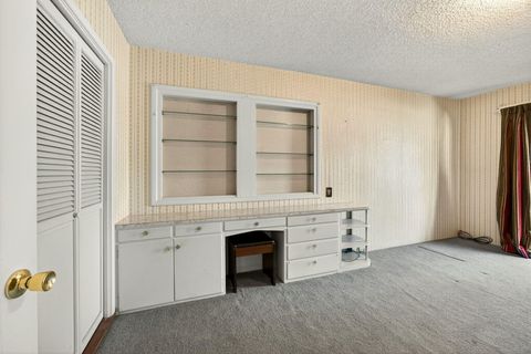 Tiny photo for 6 S Groveland Avenue, Medford, OR 97504 (MLS # 220212325)