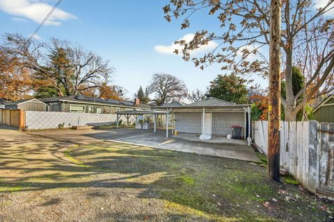 Tiny photo for 6 S Groveland Avenue, Medford, OR 97504 (MLS # 220212325)