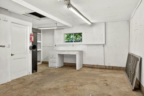 Tiny photo for 6 S Groveland Avenue, Medford, OR 97504 (MLS # 220212325)