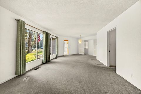 Tiny photo for 6 S Groveland Avenue, Medford, OR 97504 (MLS # 220212325)