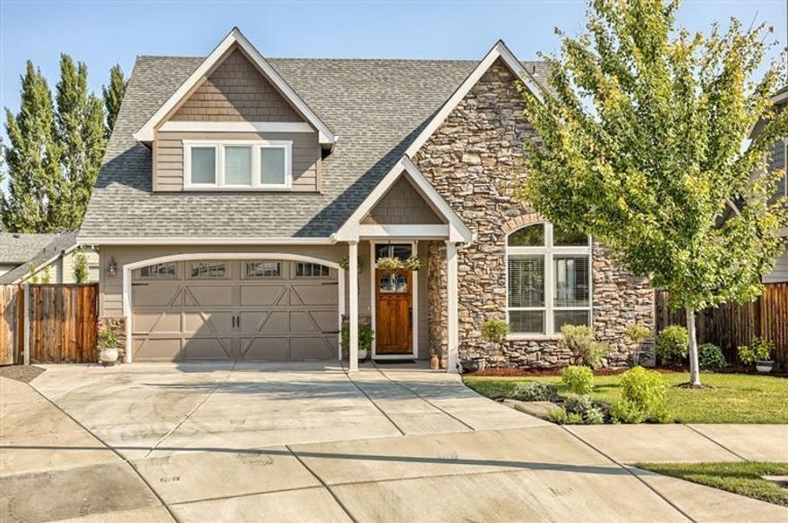 Gorgeous custom two-story craftsman style home on a cul-de-sac. Open-style living offers great room with vaulted ceilings and gas fireplace. Wide plank hardwood floors in entry, dining, kitchen & nook. Kitchen is a chef's delight with a 40 dual fuel range oven and commercial style ss/hood, all stainless appliances, custom cabinets w/under cabinet lighting, island work station, granite counters, tile back splash, pantry & computer station. Upstairs bonus/media room has a full wet bar with built-in fridge. Master suite has 6-ft soaking tub, Travertine tiles & shower. Travertine floors in all baths and utility rm. Central Vac and large back deck with gas hookup. All appliances included