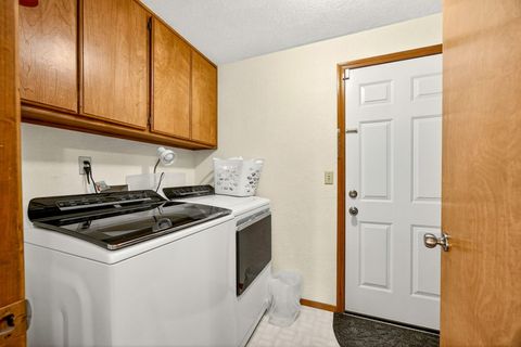 Tiny photo for 3030 Adams Circle, Medford, OR 97504 (MLS # 220214322)