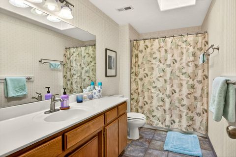 Tiny photo for 3030 Adams Circle, Medford, OR 97504 (MLS # 220214322)