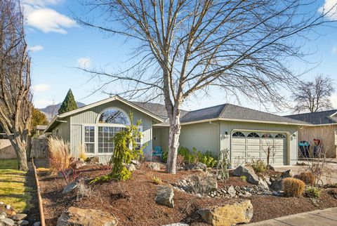 Photo of 3030 Adams Circle, Medford, OR 97504 (MLS # 220214322)