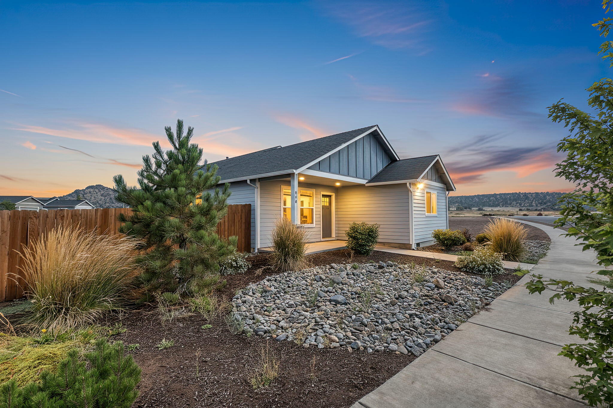 910 NE Discovery Loop