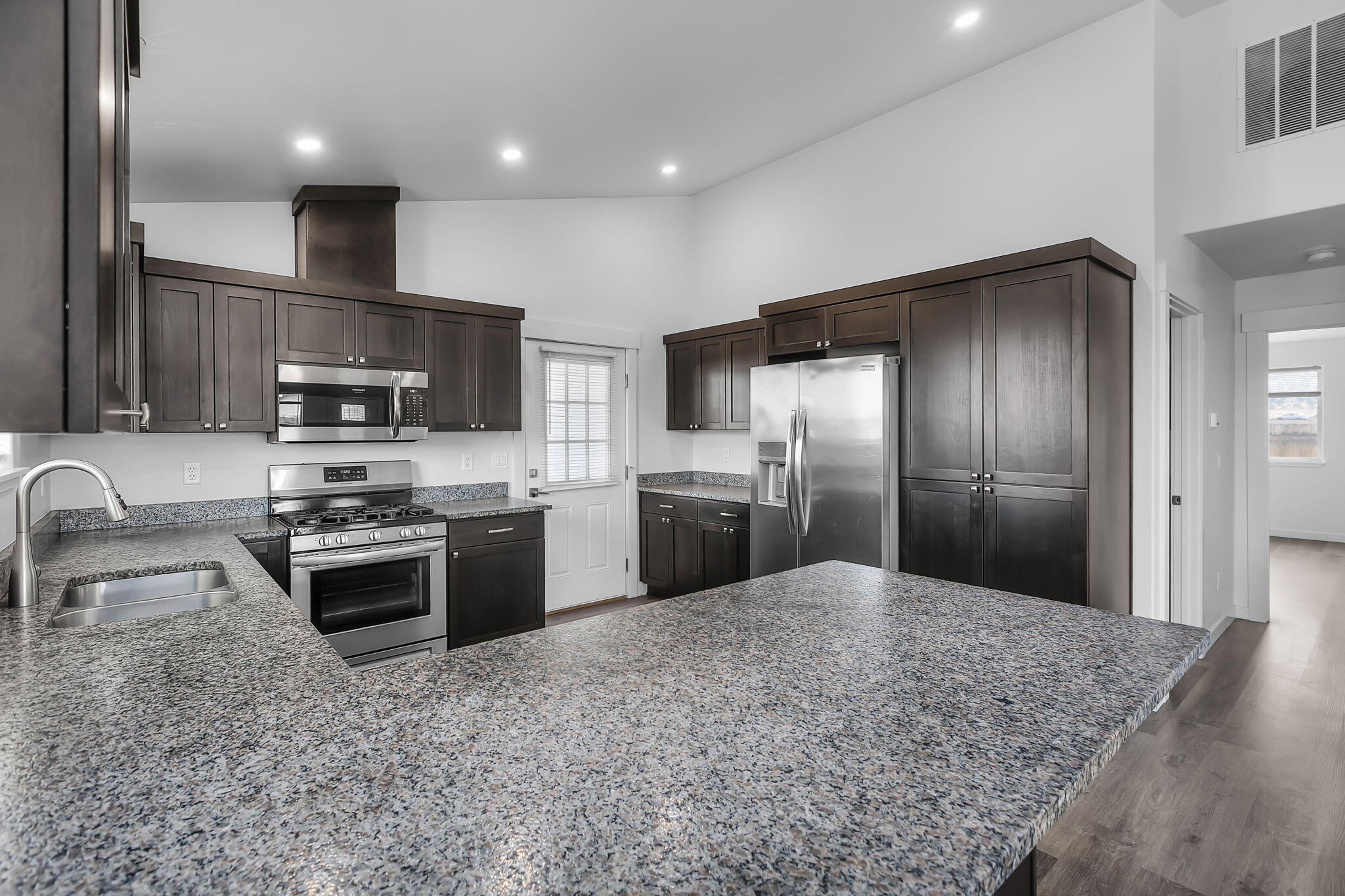 910 NE Discovery Loop