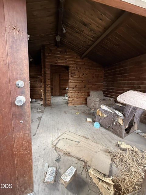 Photo of 9208 Mina Bird Drive, Bonanza, OR 97623 (MLS # 220223005)