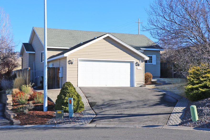 Inviting 3 bedroom / 2 bathroom! Located on a low-traffic culdesac with encompassing views of the surrounding hills. A less than 10 minutes' drive to Oregon Institute of Technology, Sky Lakes Medical Center, and downtown Klamath Falls. Enjoy high-vaulted living room ceilings & a cozy gas fireplace, adjacent a bright dining room w/bay window and slider to extensive deck. Kitchen includes stainless steel appliances ft. 6-burner gas stove, pantry, and lovely views from the southwest-facing window. Master suite w/walk-in closet. Large backyard for entertaining, with garden space at south side yard. Deep 2-car garage. Home comes move-in ready with ALL appliances including washer & dryer. Low utility bills per seller. Call to view today!