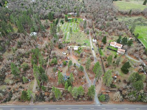 Photo of 5528 Rockydale Road, Cave Junction, OR 97523 (MLS # 220212224)