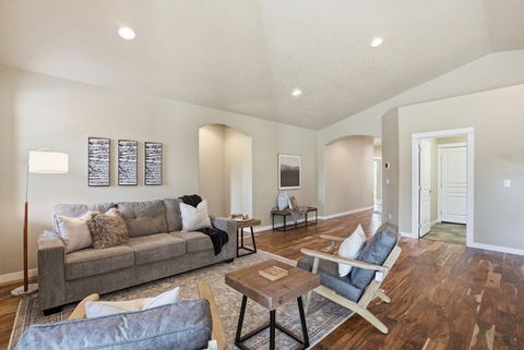 Tiny photo for 1255 W McKinney Butte Road #E, Sisters, OR 97759 (MLS # 220216854)