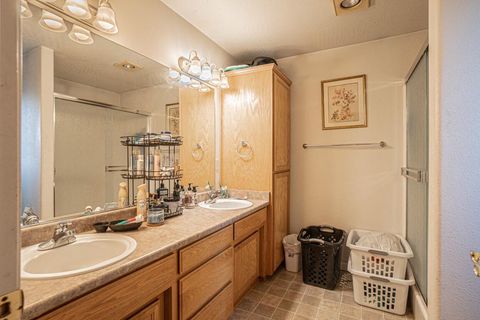 Tiny photo for 977 Garden Springs Circle, Medford, OR 97504 (MLS # 220214284)