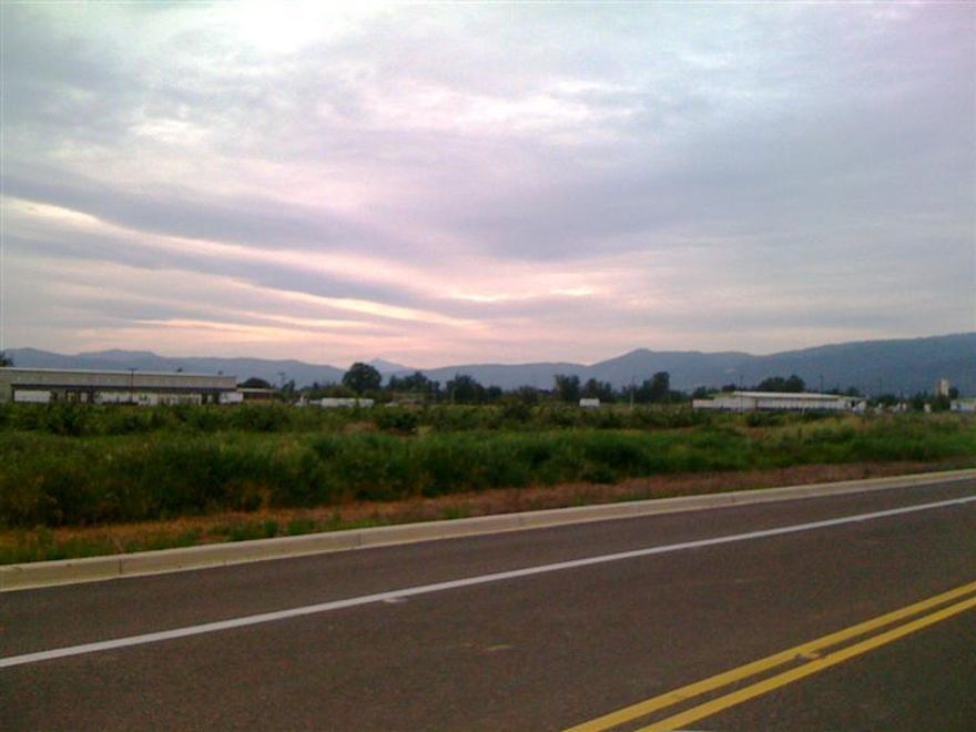 M-1 Zoning allows a wide range of uses from manufacturing to warehouse, assembly. Utilities to lot line. Purchase of larger 4 tracts will be considered. Federal Way constructed to heavy truck standards. I-5/Pine Street interchange .4 miles. Rogue VAlley Airport .3 miles. All lots outside 100 year flood plain.