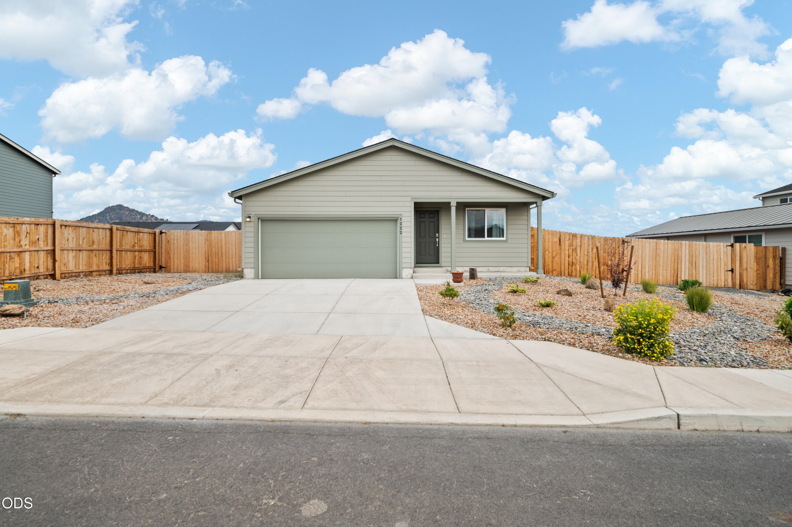 1222 NE Cobbleridge Court