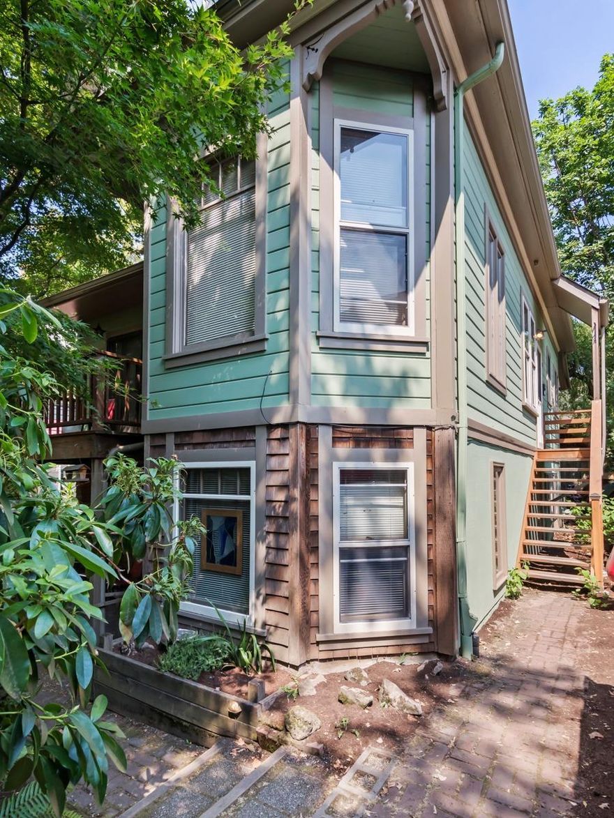 Great location for an 814 square foot commercial building, just blocks away from restaurants and shops. Behind the commercial unit is a 2025 square foot triplex.