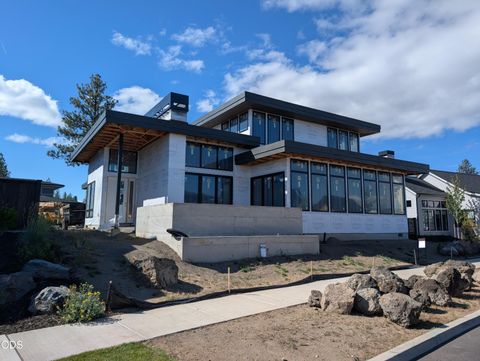 Tiny photo for 3226 NW Strickland Way, Bend, OR 97703 (MLS # 220223041)