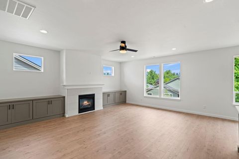 Tiny photo for 1134 Pumpkin Ridge Drive #337, Eagle Point, OR 97524 (MLS # 220219602)