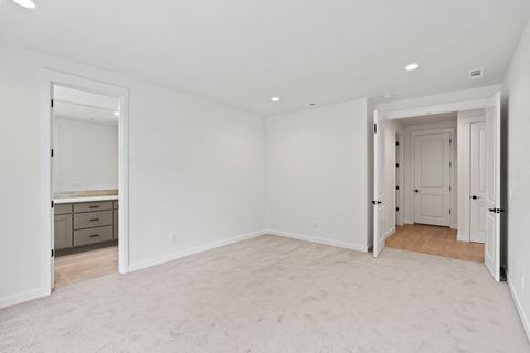 Tiny photo for 1134 Pumpkin Ridge Drive #337, Eagle Point, OR 97524 (MLS # 220219602)