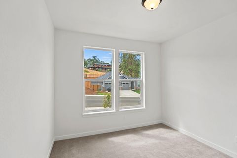 Tiny photo for 1134 Pumpkin Ridge Drive #337, Eagle Point, OR 97524 (MLS # 220219602)