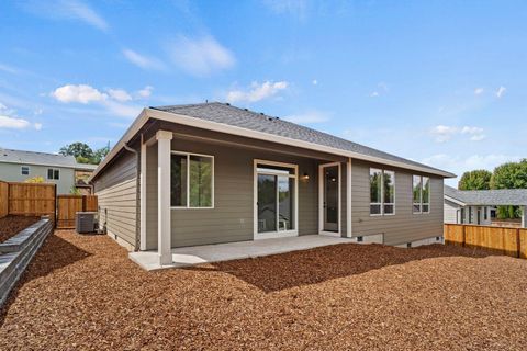 Tiny photo for 1134 Pumpkin Ridge Drive #337, Eagle Point, OR 97524 (MLS # 220219602)