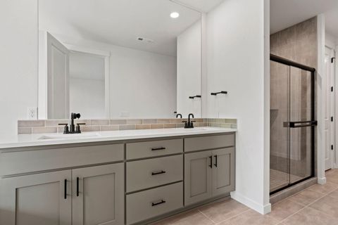 Tiny photo for 1134 Pumpkin Ridge Drive #337, Eagle Point, OR 97524 (MLS # 220219602)