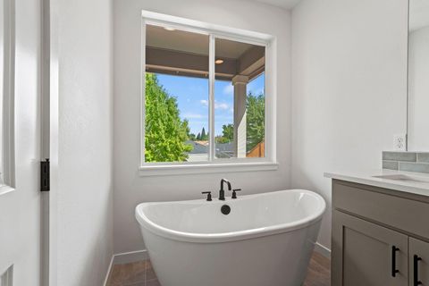 Tiny photo for 1134 Pumpkin Ridge Drive #337, Eagle Point, OR 97524 (MLS # 220219602)
