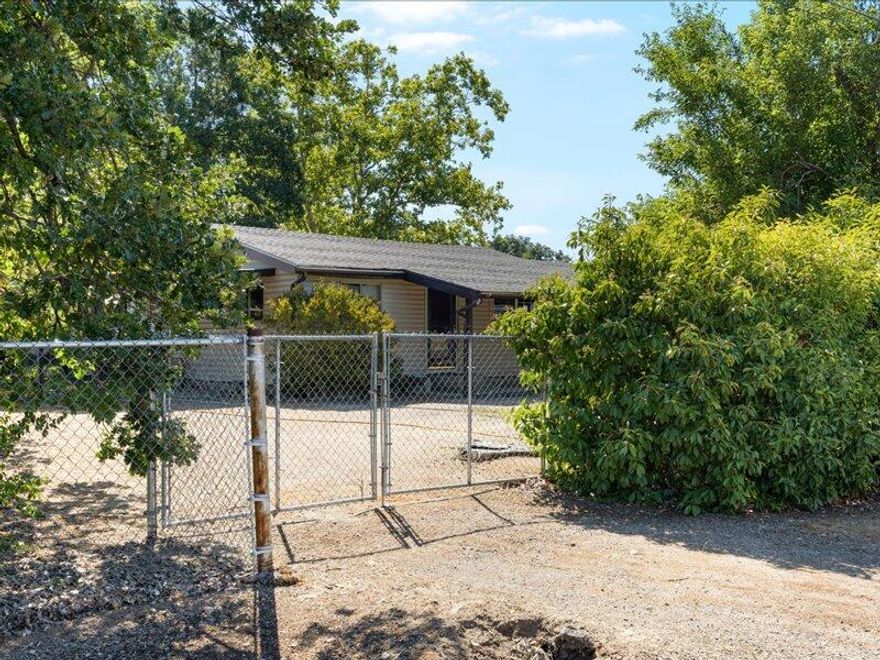 Enjoy the best of both worlds with this charming country property set on nearly 1 acre, offering space, privacy, and convenience. This home feels like a peaceful retreat while still being close to
town. This 2-bedroom, 2-bath home offers a versatile floor plan that could easily be adapted into a 3-
bedroom layout to suit your needs. Mature trees and fencing create privacy from the street and neighbors, giving you a true sense of country living without sacrificing convenience. Outside you'll
find a barn with room for animals and/or gardening.
If you've been looking for a property where you can add your personal touch and create your own homestead, this is the perfect opportunity.