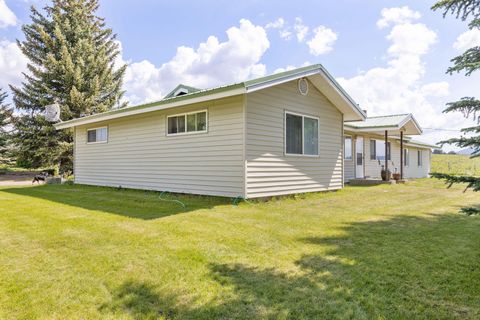 Tiny photo for 43273 Sycan Road, Beatty, OR 97621 (MLS # 220173121)