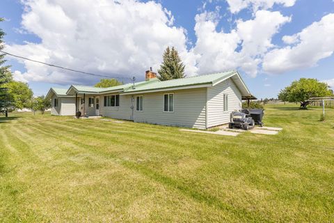 Tiny photo for 43273 Sycan Road, Beatty, OR 97621 (MLS # 220173121)