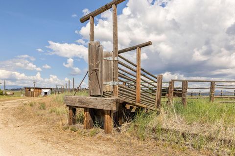 Tiny photo for 43273 Sycan Road, Beatty, OR 97621 (MLS # 220173121)