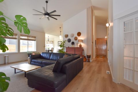 Tiny photo for 3339 NE Sandalwood Drive, Bend, OR 97701 (MLS # 220213355)