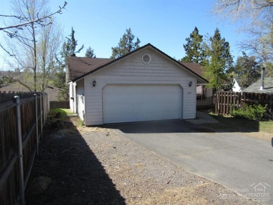 Look-a house in Bend for under $200,000. This homepath property is in great condition--it has just been painted, and new carpets have been installed. It is located at the end of a cul-de-sac. The kitchen has an island/bar, and is open to the living room. Hurry!