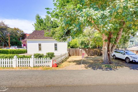 Tiny photo for 135 S 3rd Street, Jacksonville, OR 97530 (MLS # 220224601)
