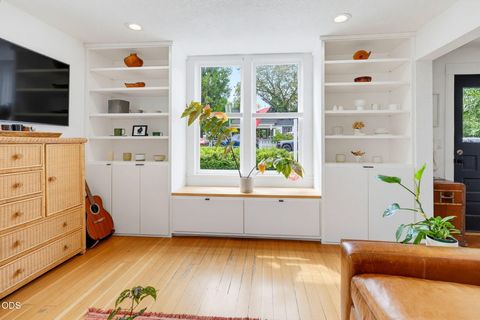 Tiny photo for 135 S 3rd Street, Jacksonville, OR 97530 (MLS # 220224601)