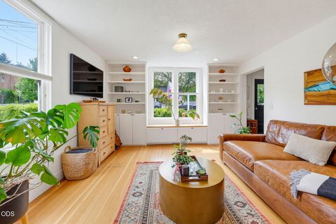 Tiny photo for 135 S 3rd Street, Jacksonville, OR 97530 (MLS # 220224601)