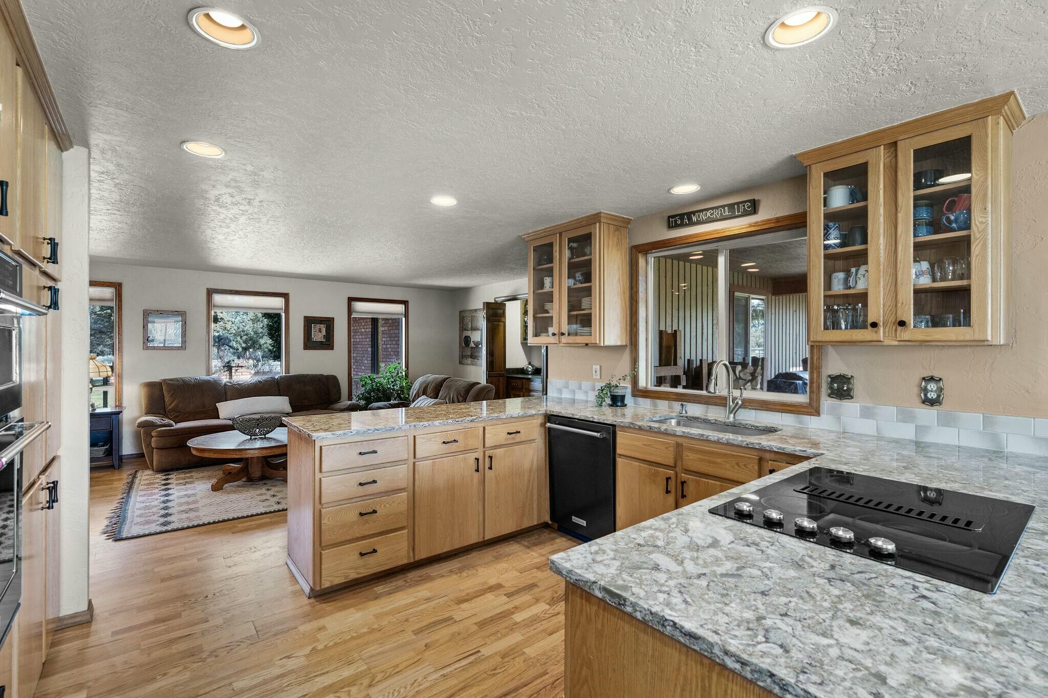 White Rock Ranchette - Residential