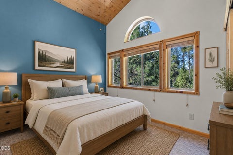 Tiny photo for 15150 Yellow Pine Loop, Bend, OR 97707 (MLS # 220227085)