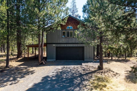 Photo of 15150 Yellow Pine Loop, Bend, OR 97707 (MLS # 220227085)