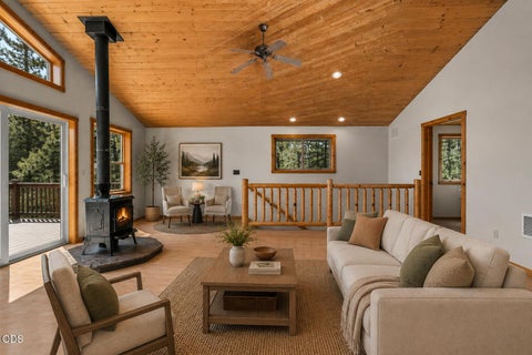 Tiny photo for 15150 Yellow Pine Loop, Bend, OR 97707 (MLS # 220227085)
