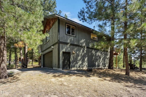 Tiny photo for 15150 Yellow Pine Loop, Bend, OR 97707 (MLS # 220227085)