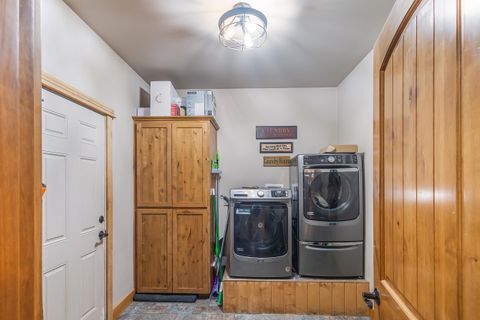 Tiny photo for 15784 Lava Drive, La Pine, OR 97739 (MLS # 220216524)