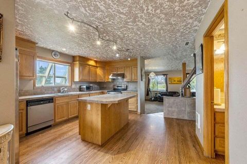 Tiny photo for 50450 Highway 31, La Pine, OR 97739 (MLS # 220180966)