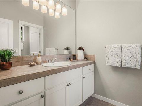 Tiny photo for 1378 Highland View Loop, Redmond, OR 97756 (MLS # 220221677)