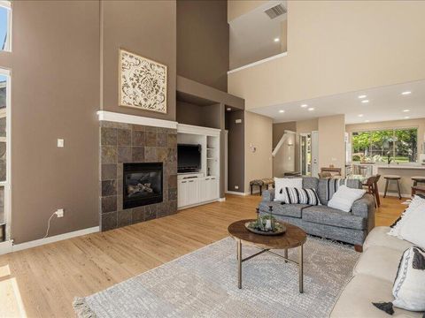 Tiny photo for 1378 Highland View Loop, Redmond, OR 97756 (MLS # 220221677)
