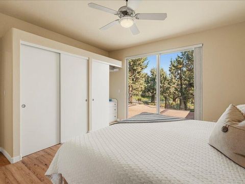 Tiny photo for 1378 Highland View Loop, Redmond, OR 97756 (MLS # 220221677)