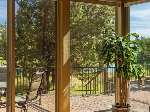 Tiny photo for 1378 Highland View Loop, Redmond, OR 97756 (MLS # 220221677)
