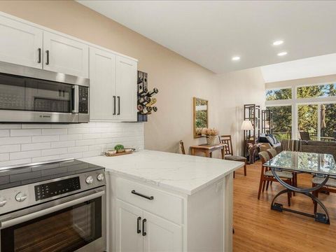 Tiny photo for 1378 Highland View Loop, Redmond, OR 97756 (MLS # 220221677)