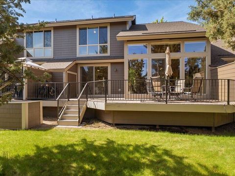 Tiny photo for 1378 Highland View Loop, Redmond, OR 97756 (MLS # 220221677)